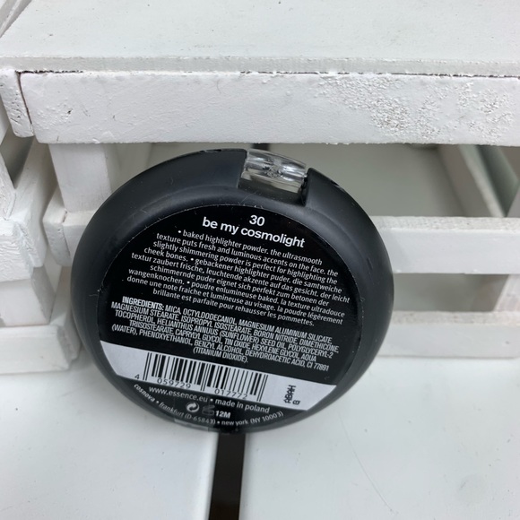 Essence Pure Nude Cosmolighter 0.28 oz. - Picture 2 of 2